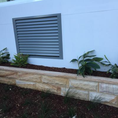 Rock faced sandstone retaining wall